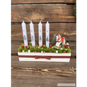 Hintalovas adventi dísz klasszikus színekkel