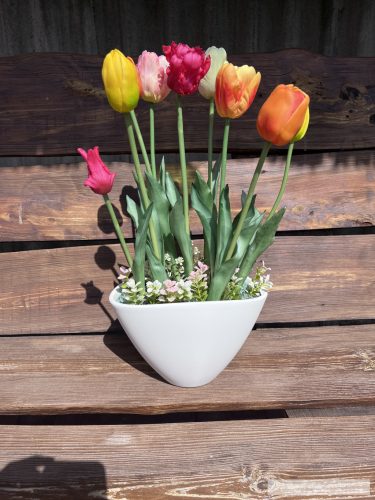 Tulipános kaspó